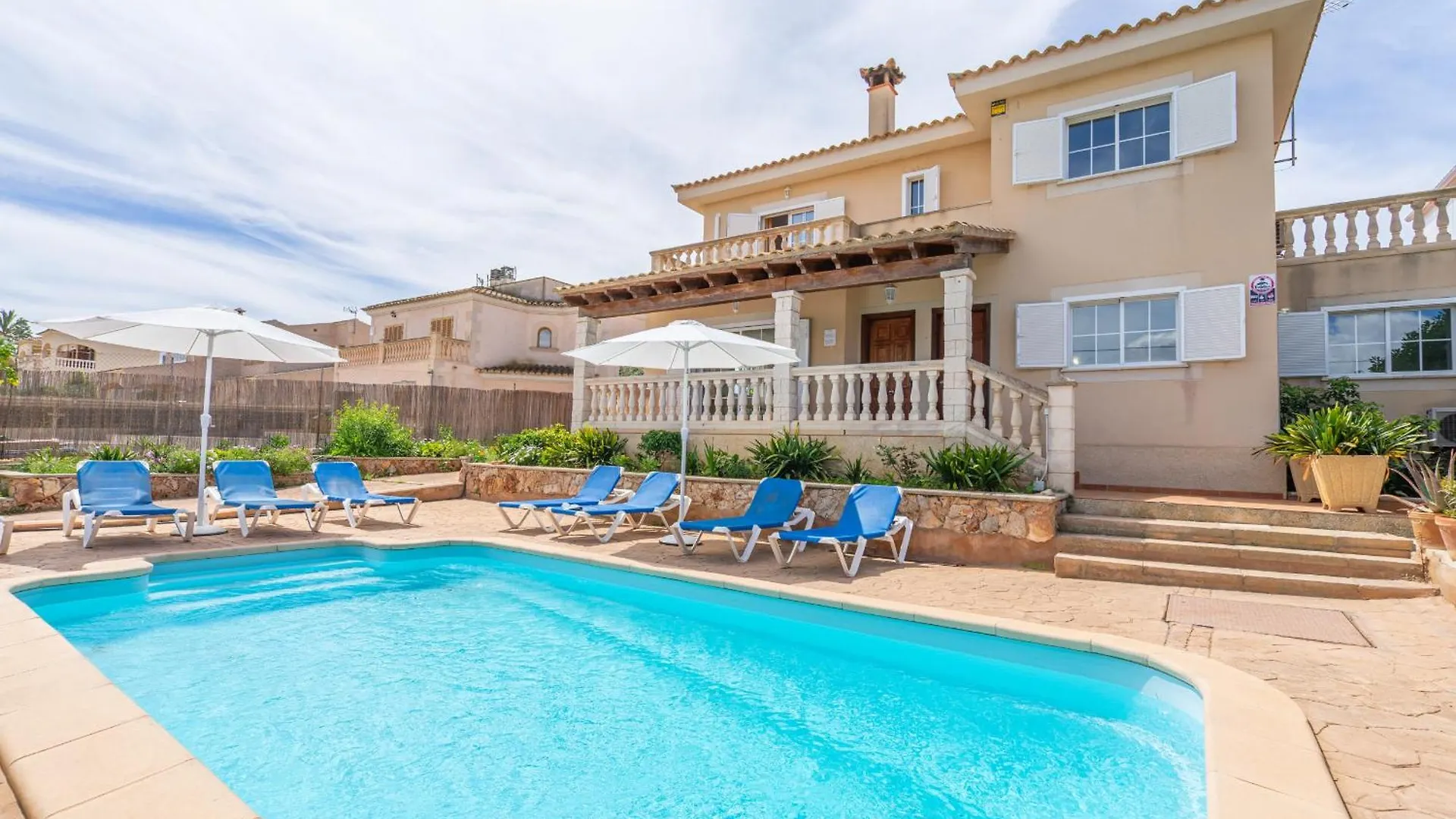 Villa Las Palmeras contacts